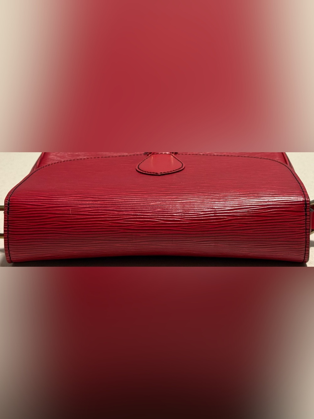 Louis Vuitton Saint Cloud GM Epi Leather - Picture 7 of 16